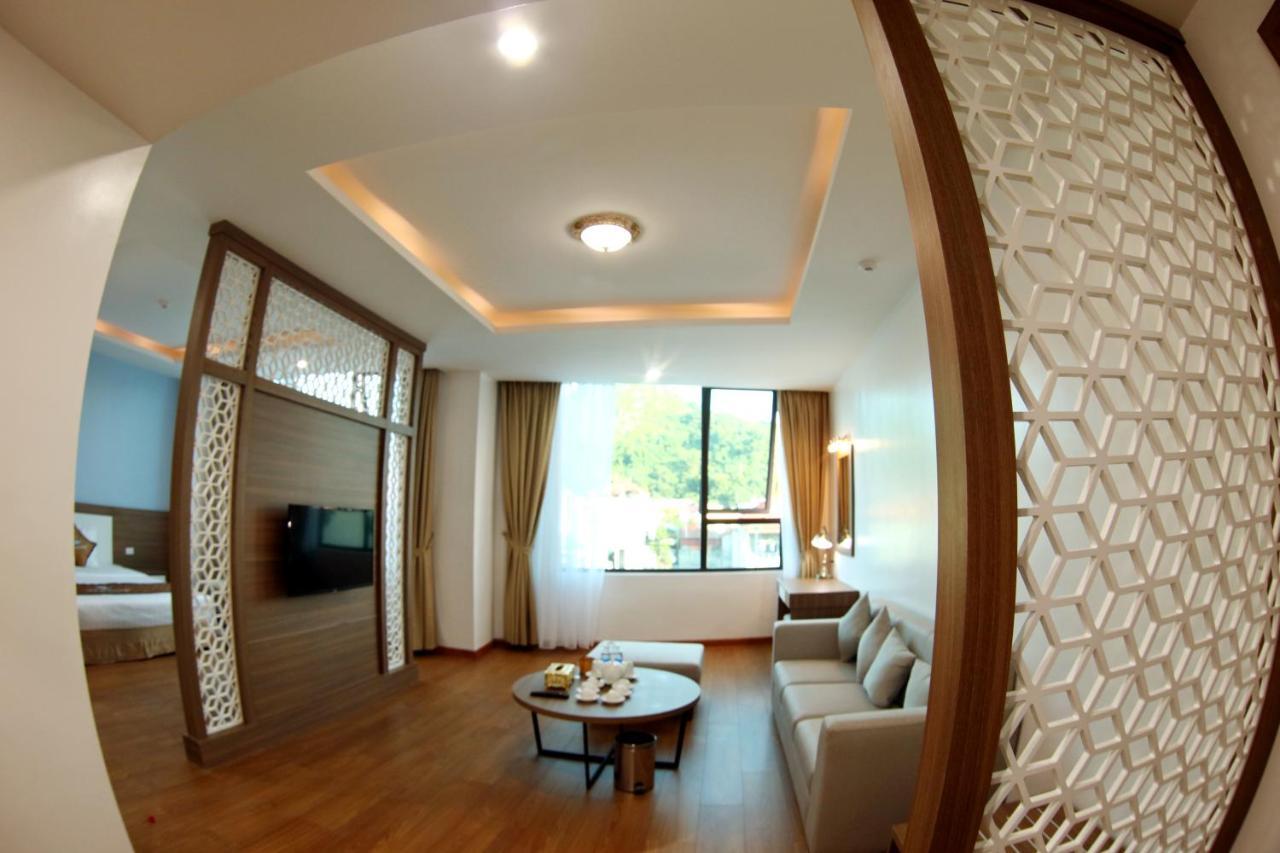 Khách Sạn Hoa Ban Trắng Son La Esterno foto