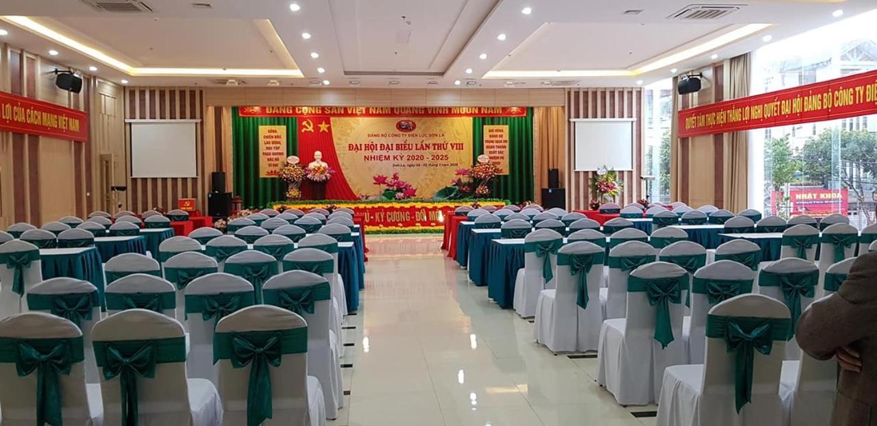 Khách Sạn Hoa Ban Trắng Son La Esterno foto