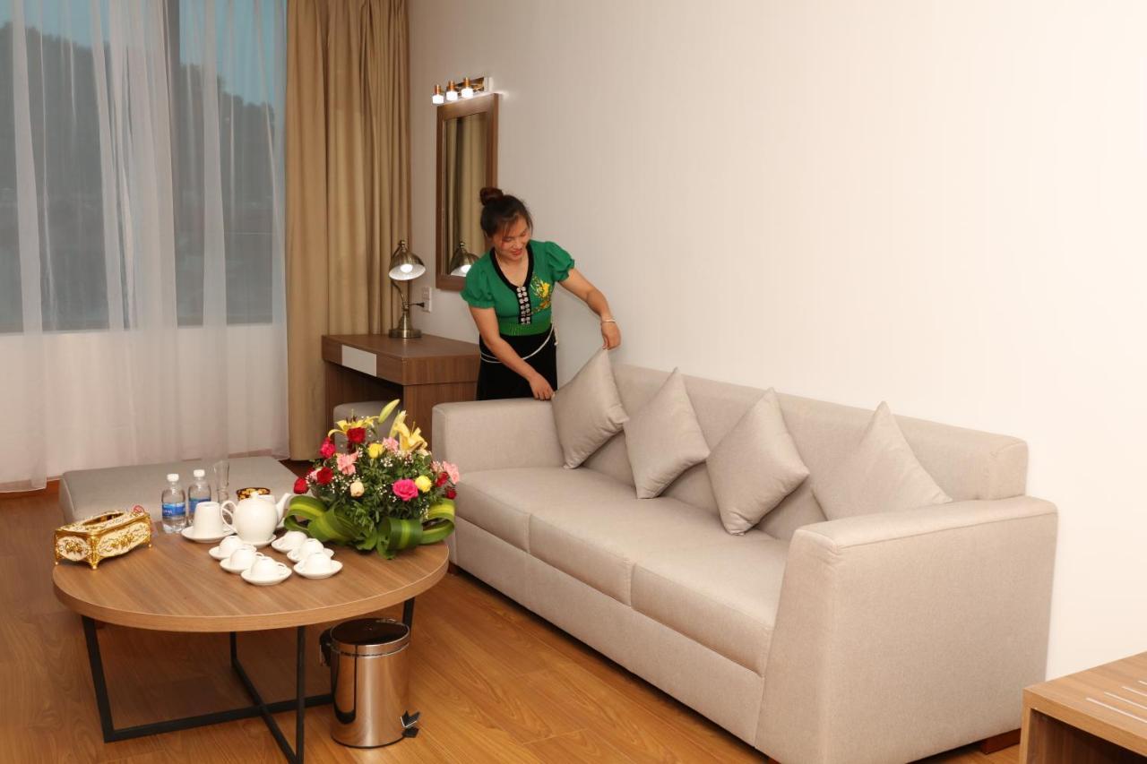 Khách Sạn Hoa Ban Trắng Son La Esterno foto